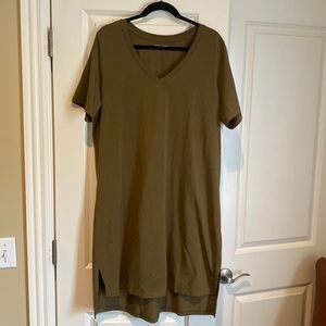 Universal Standard Short sleeved T Shirt Dress. Olive Green.
